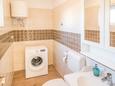 Bathroom 1 Garica, Bathroom 1 in the house, (pet friendly) and WiFi.