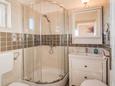 Bathroom 2 Garica, Bathroom 2 in the house, (pet friendly) and WiFi.