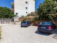 Stanići, Omiš, Parking lot 17894 - Apartments with pebble beach.