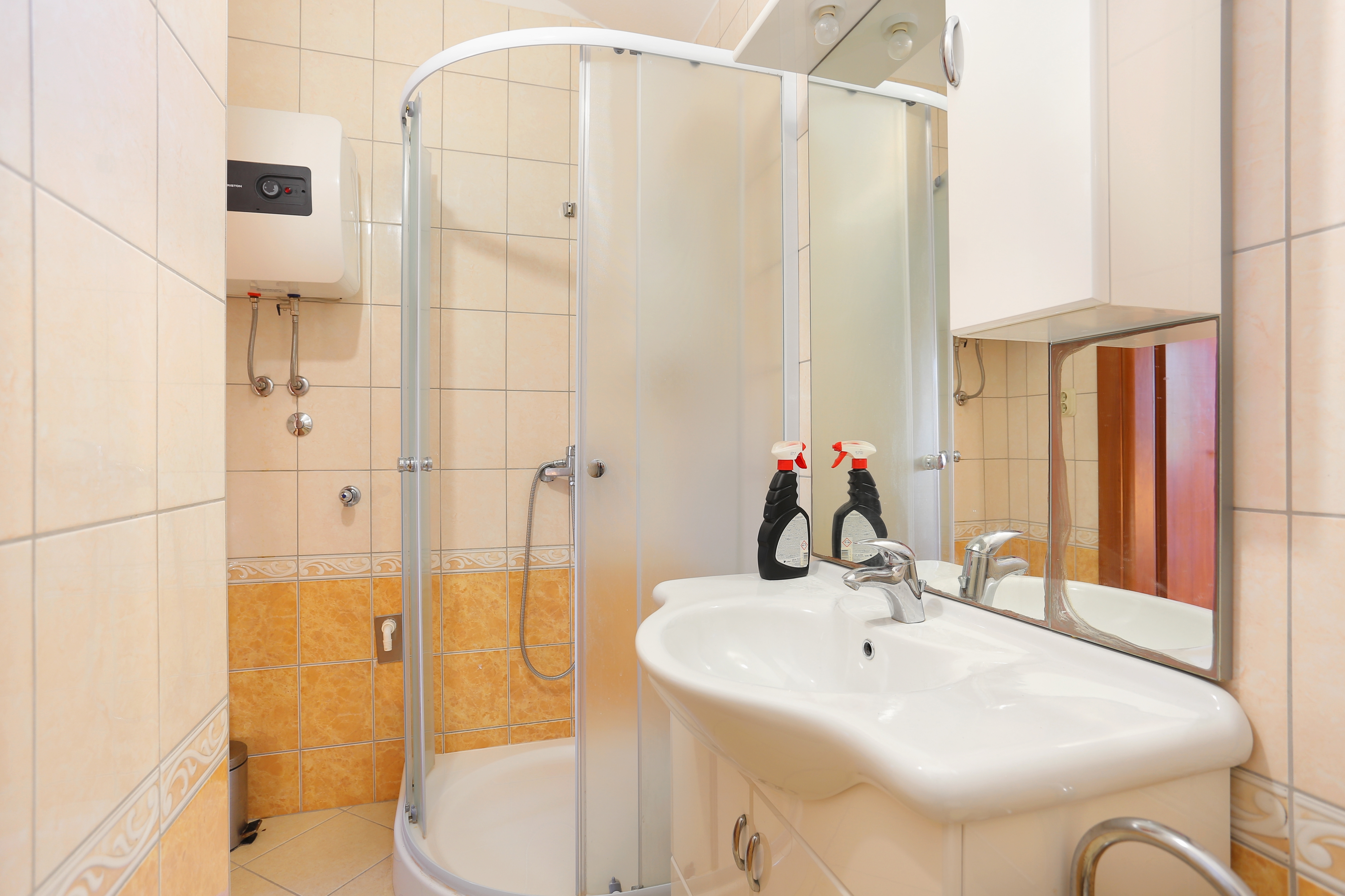 Comfortable and spacious house with terrace and sea view Ražanj, Rogoznica  K