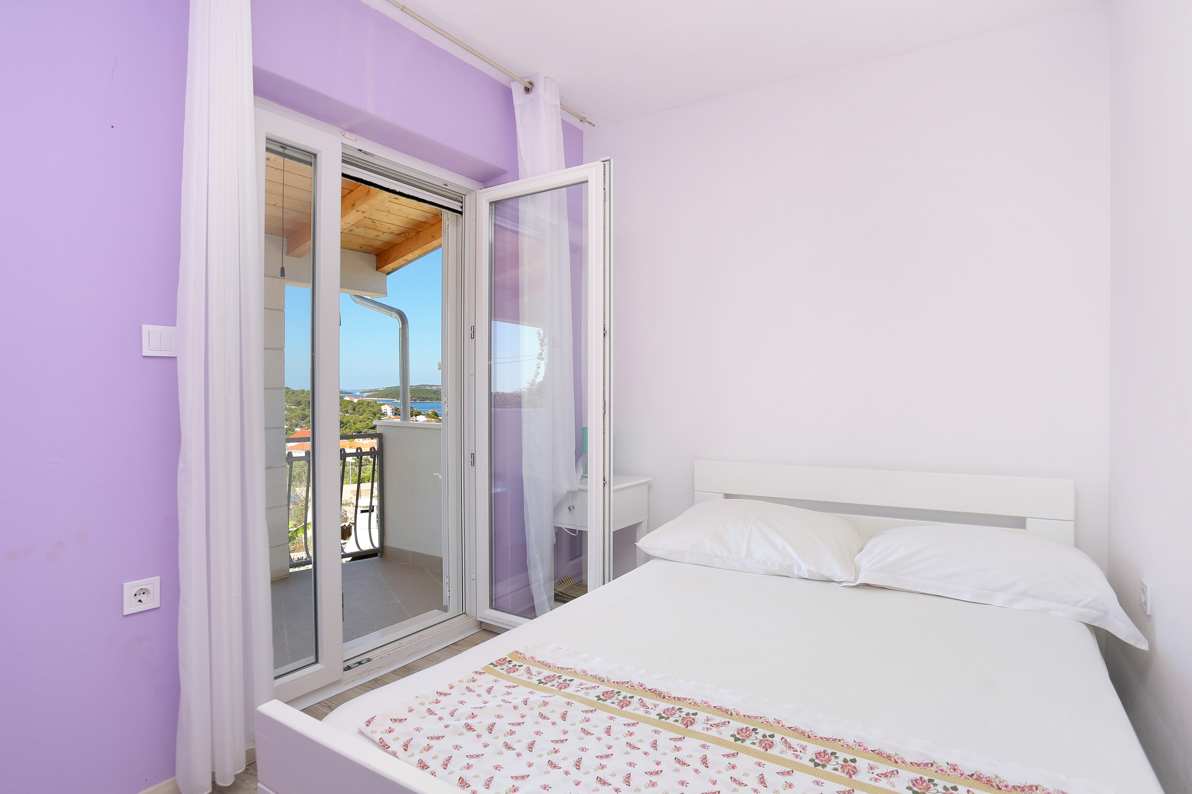 Comfortable and spacious house with terrace and sea view Ražanj, Rogoznica  K