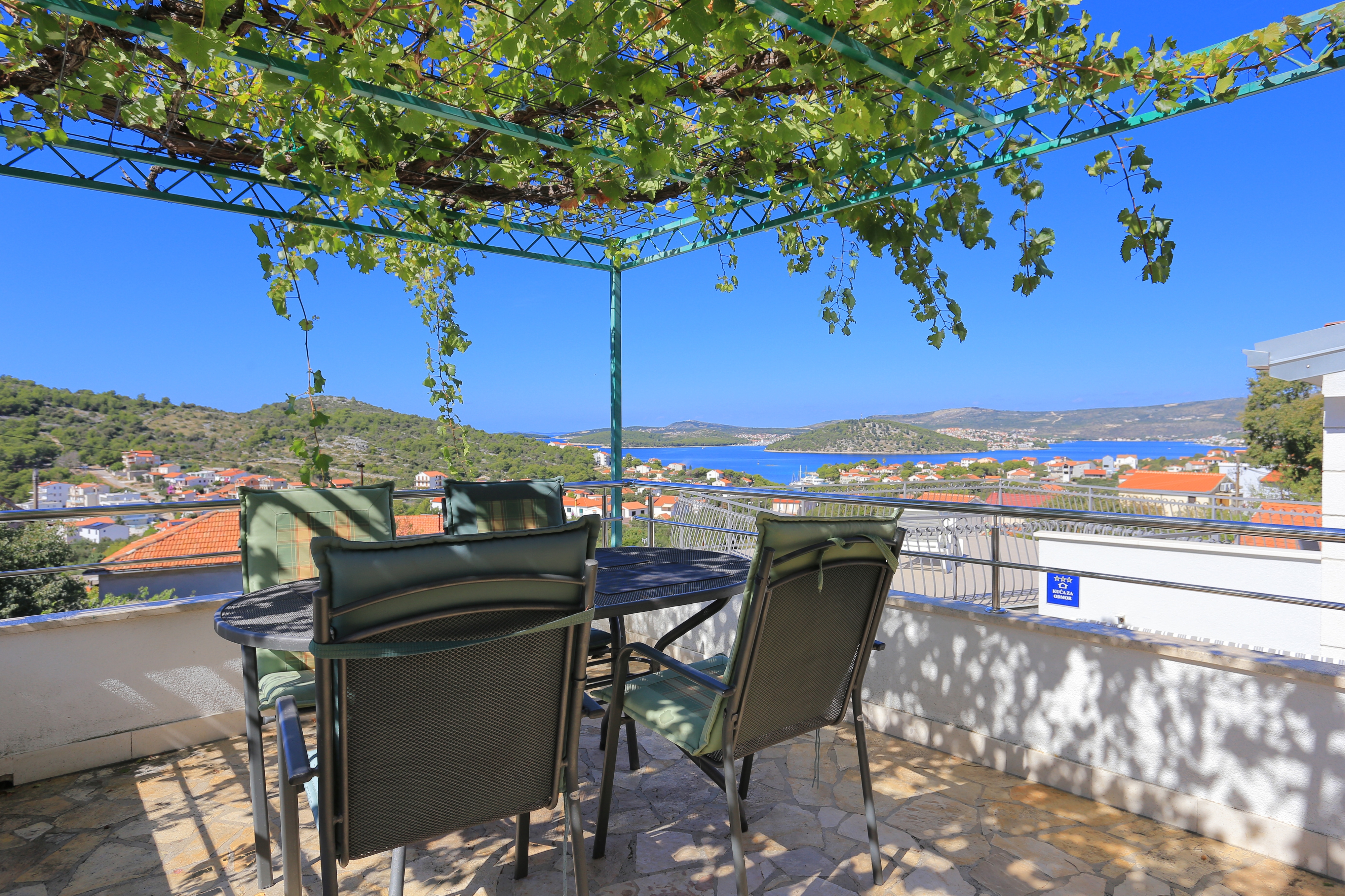 Comfortable and spacious house with terrace and sea view Ražanj, Rogoznica  K