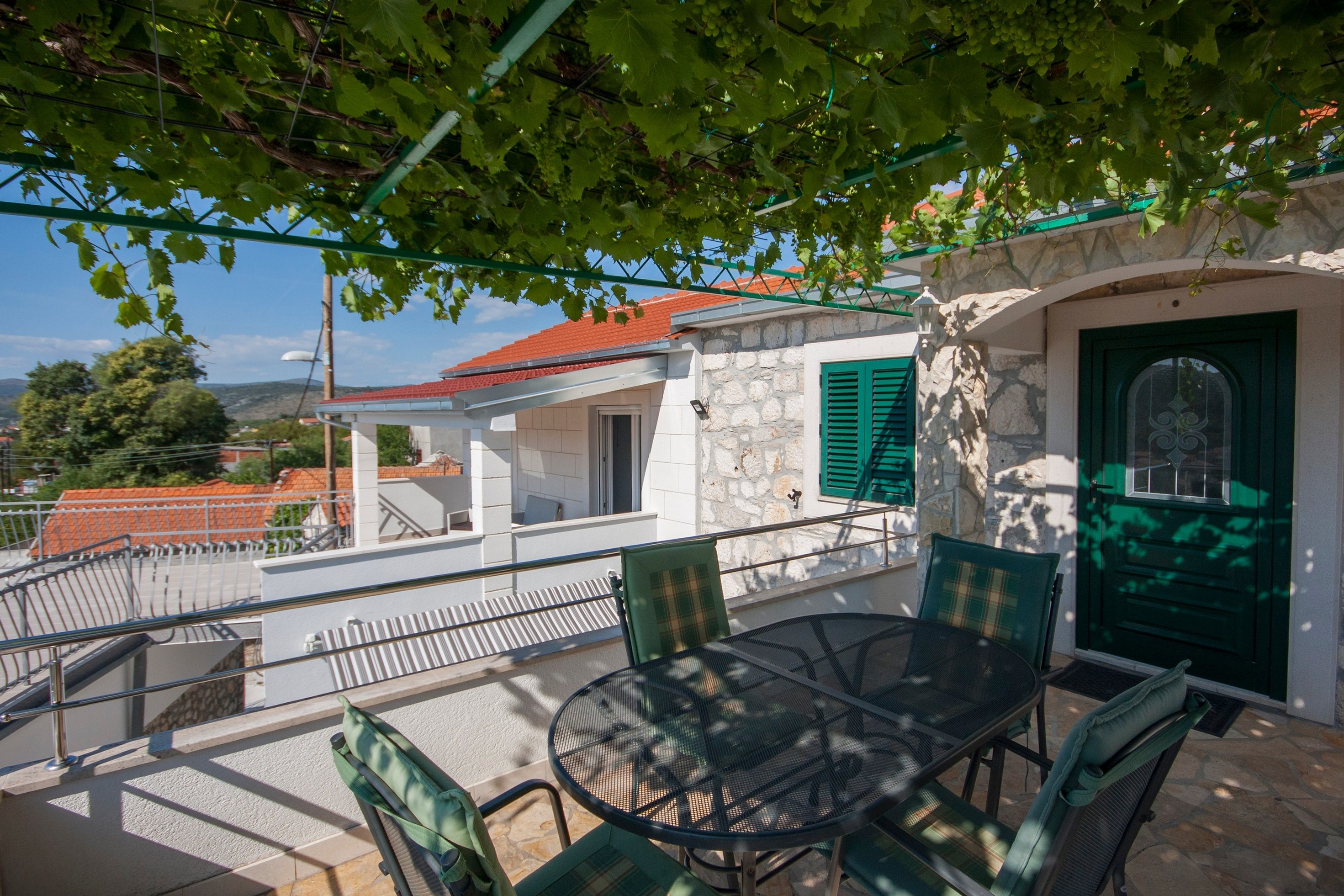 Comfortable and spacious house with terrace and sea view Ražanj, Rogoznica  K