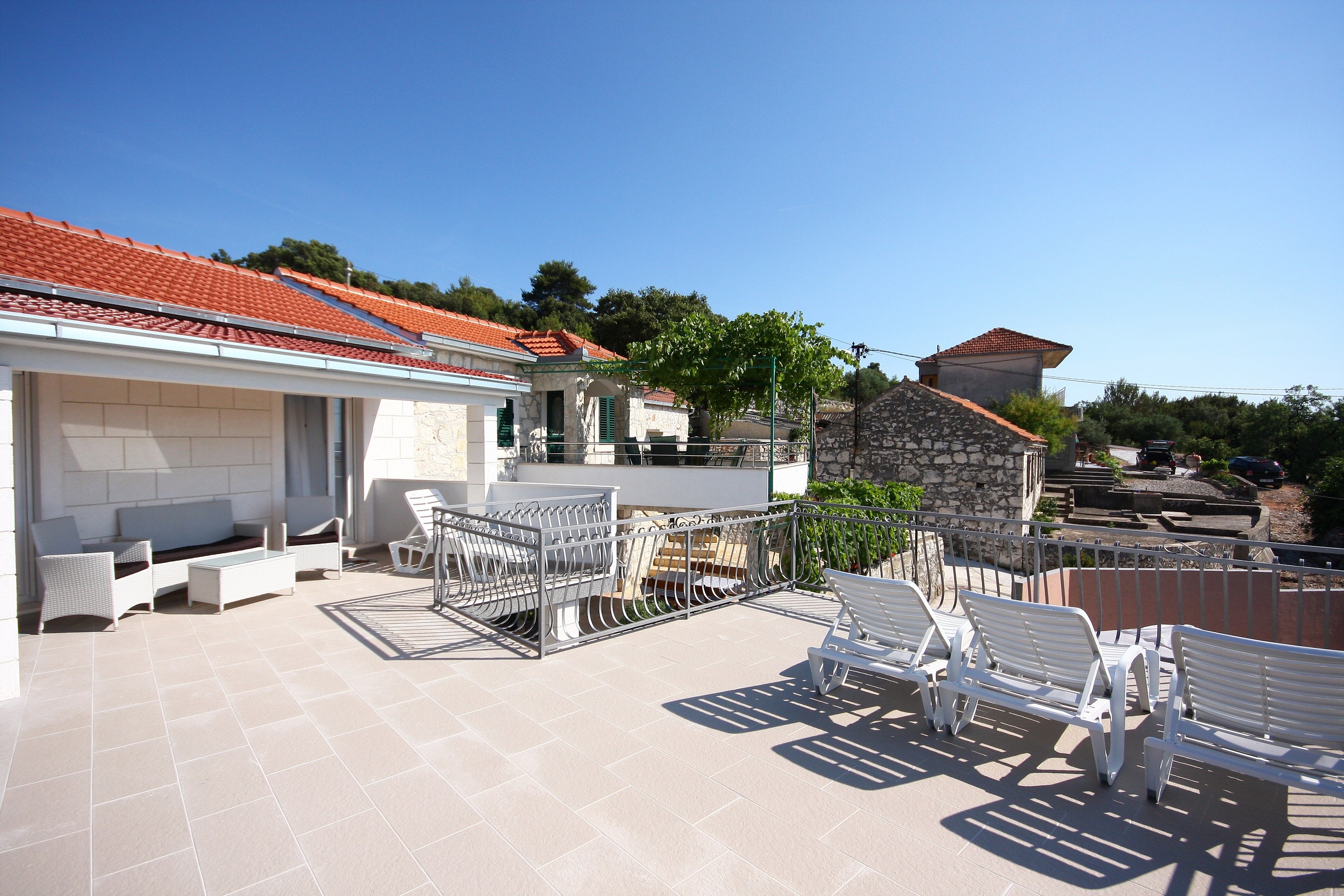 Comfortable and spacious house with terrace and sea view Ražanj, Rogoznica  K