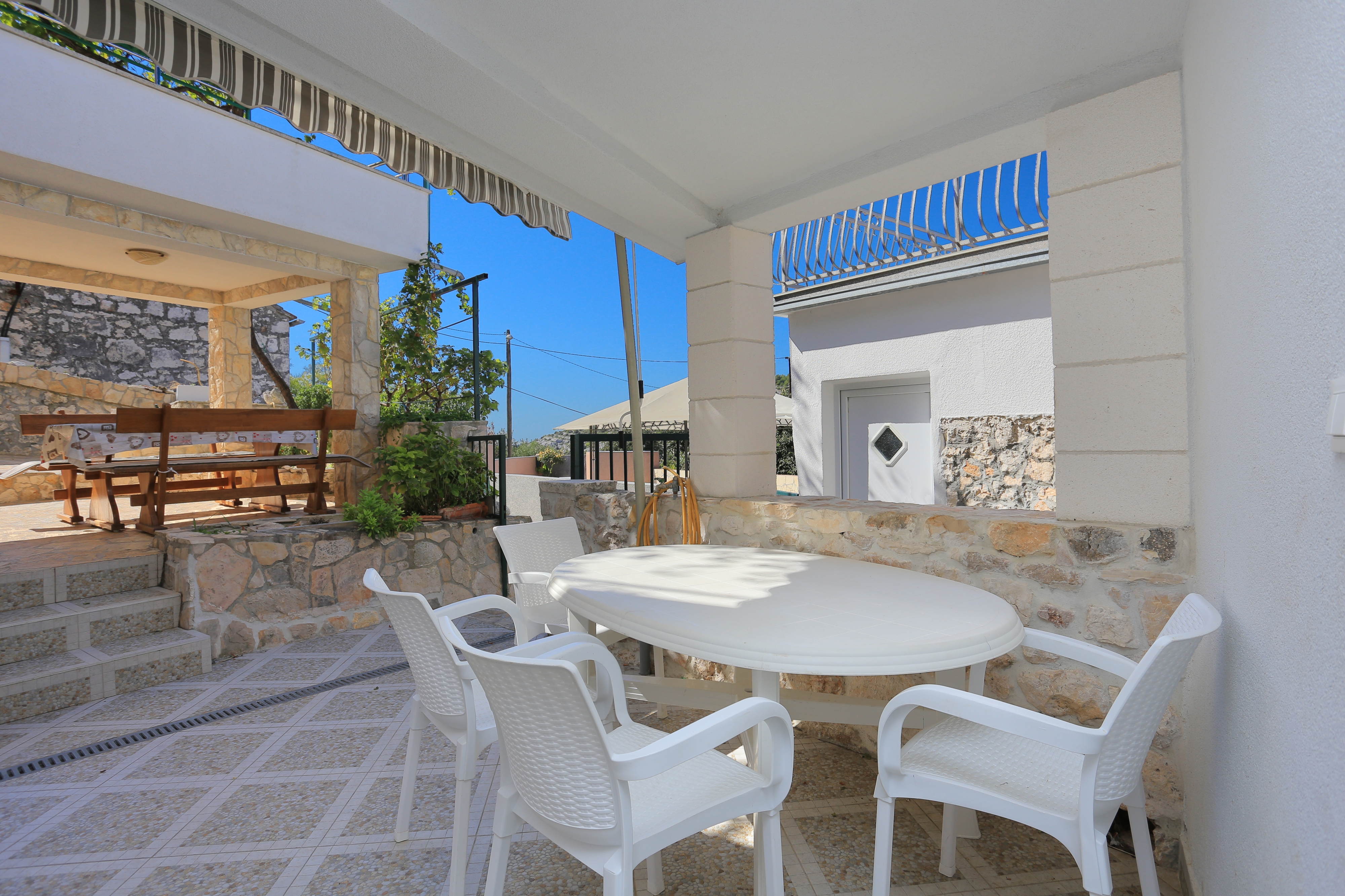 Comfortable and spacious house with terrace and sea view Ražanj, Rogoznica  K