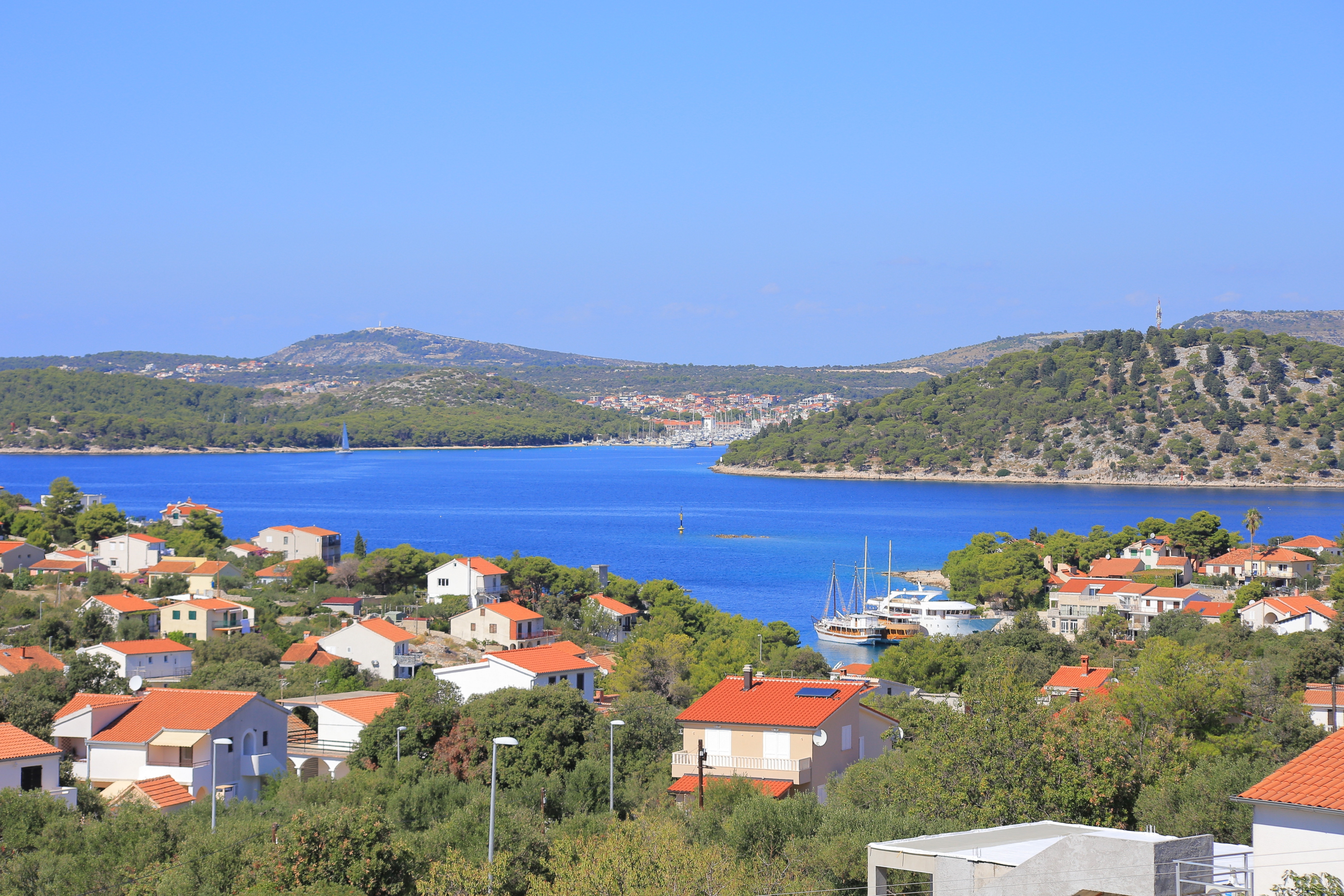 Comfortable and spacious house with terrace and sea view Ražanj, Rogoznica  K
