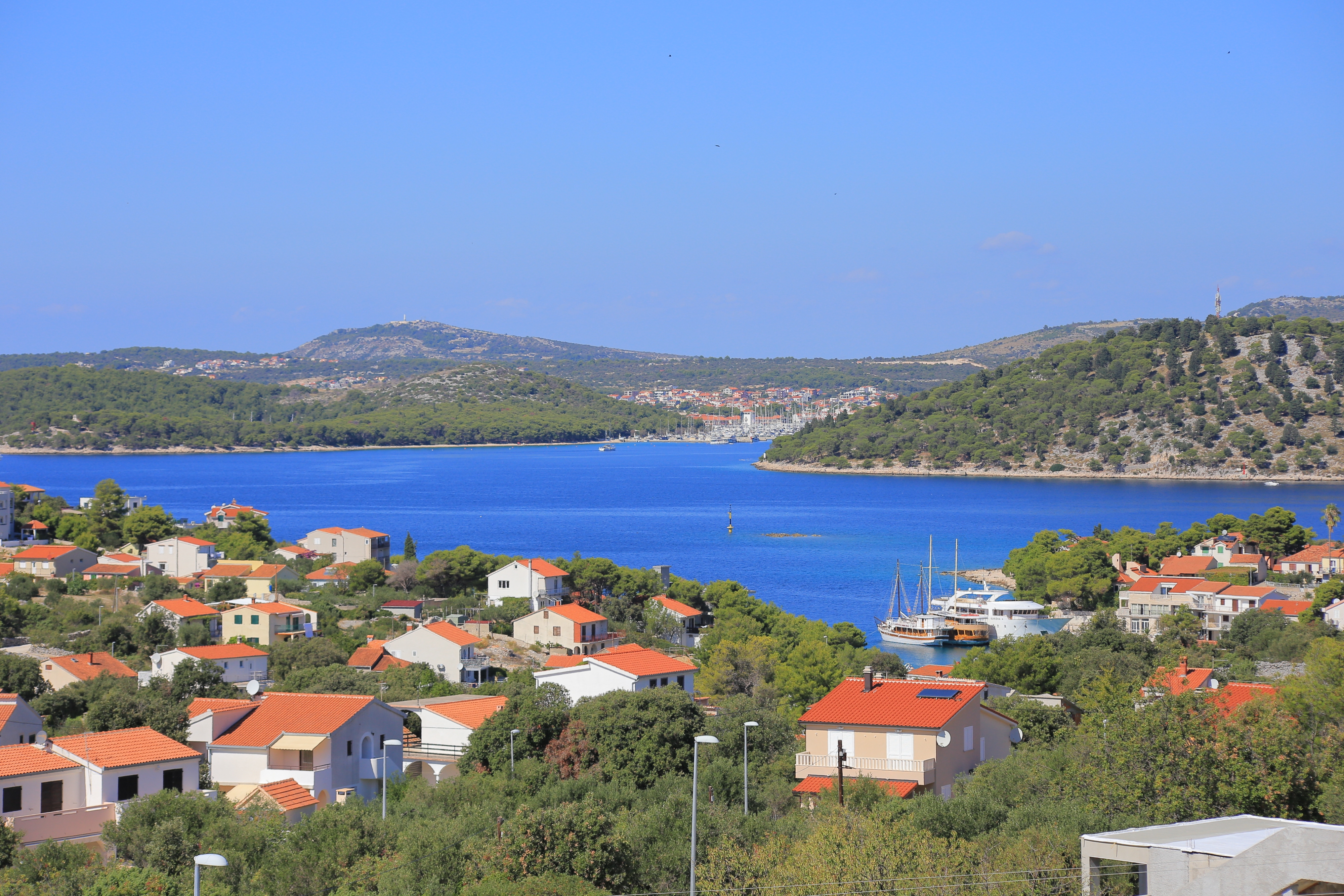 Comfortable and spacious house with terrace and sea view Ražanj, Rogoznica  K