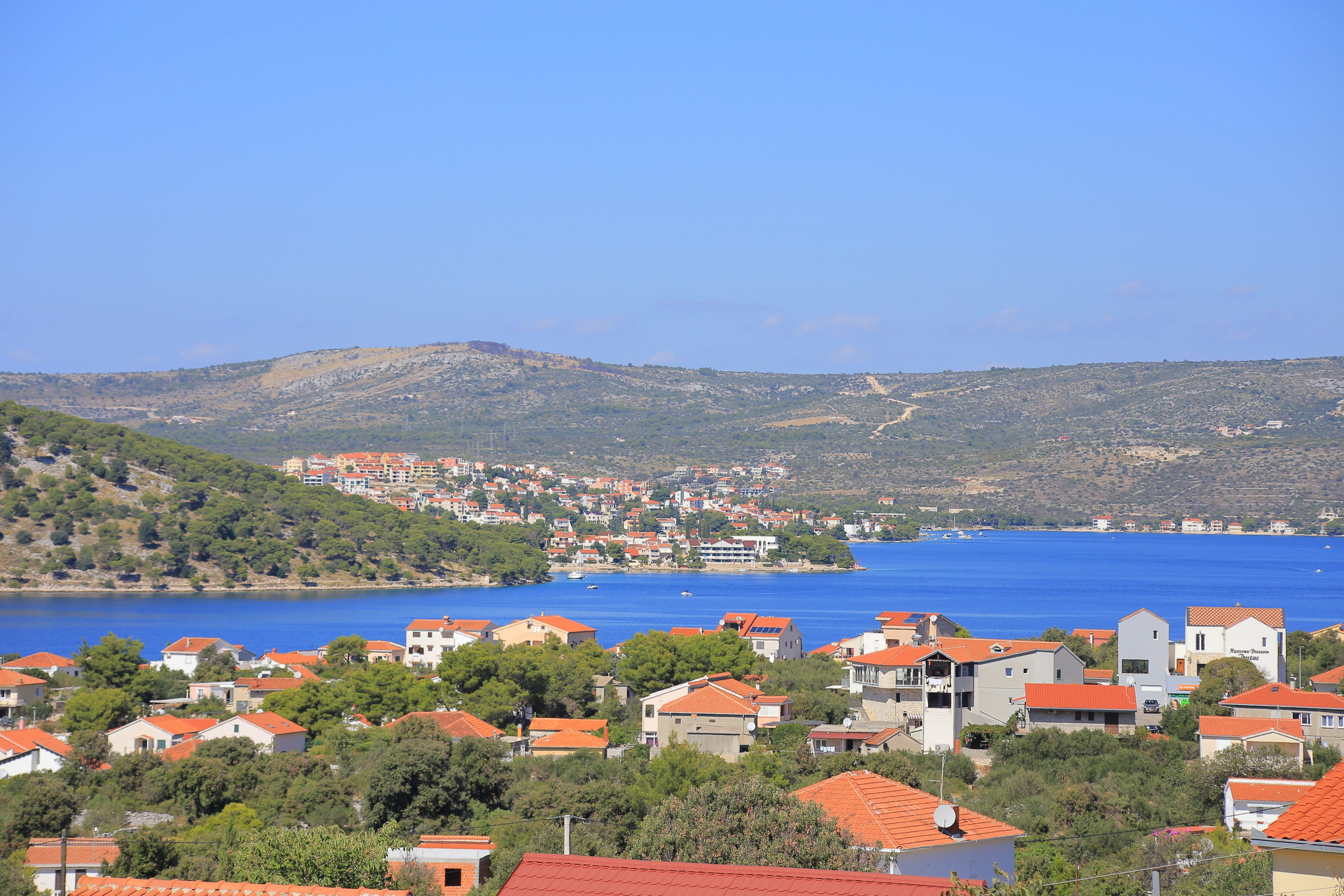 Comfortable and spacious house with terrace and sea view Ražanj, Rogoznica  K
