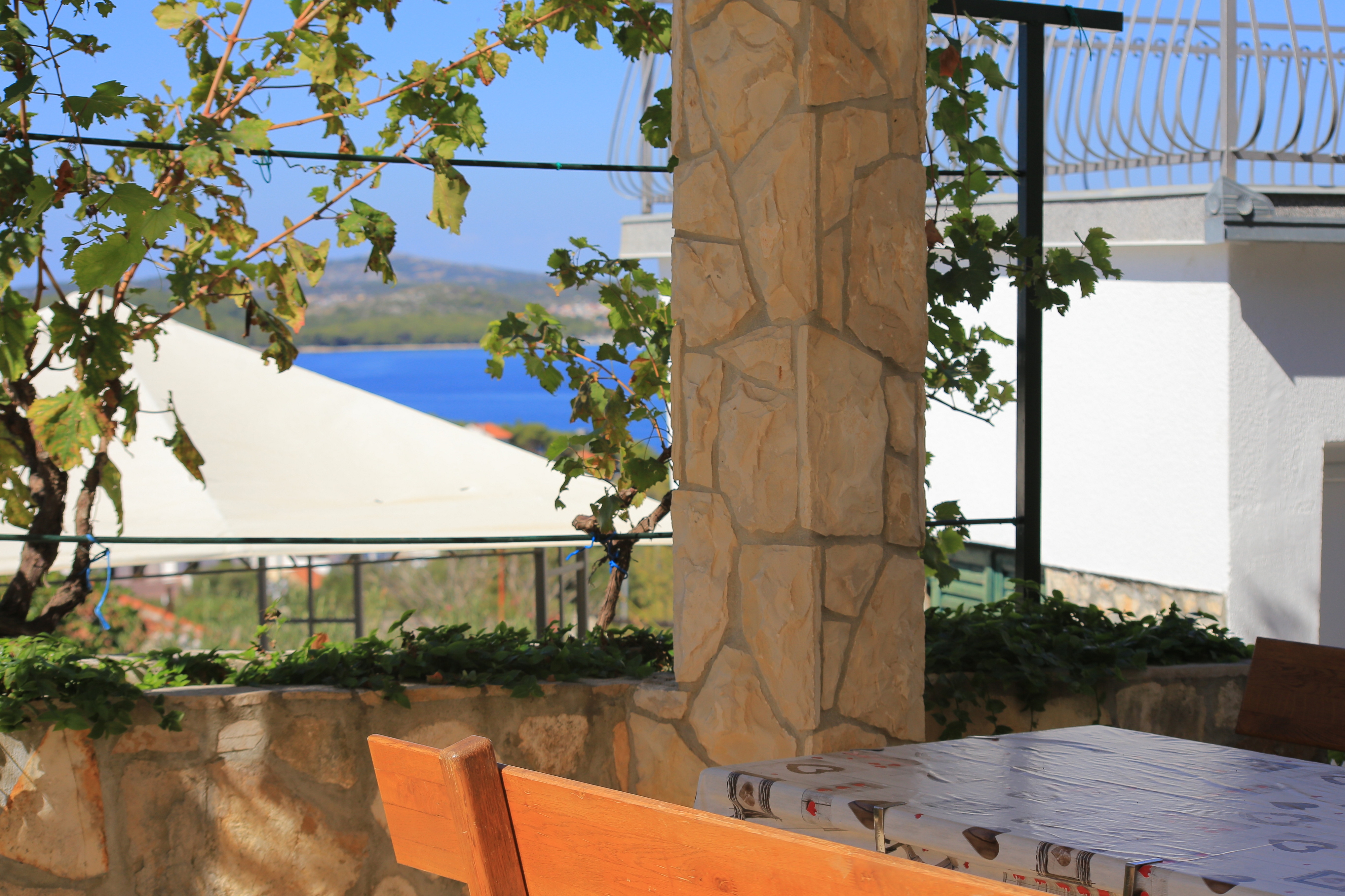Comfortable and spacious house with terrace and sea view Ražanj, Rogoznica  K