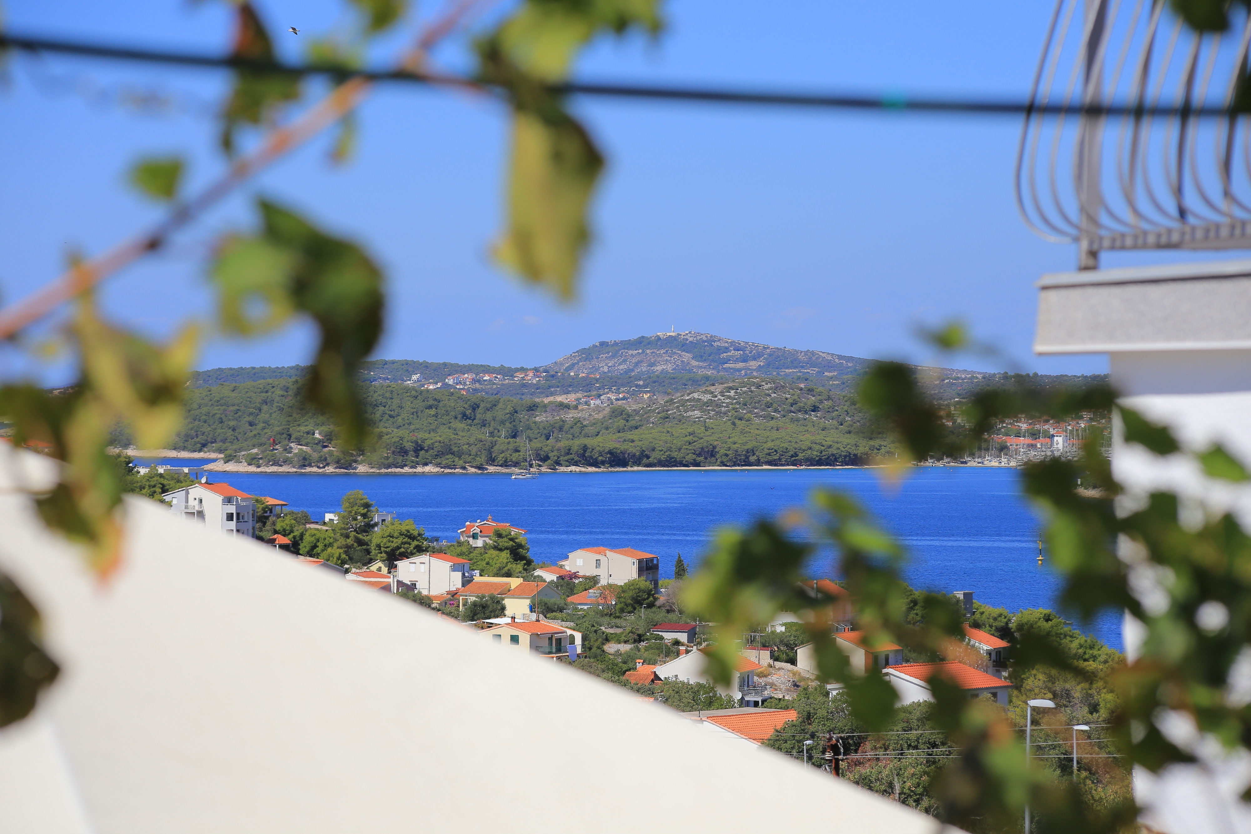 Comfortable and spacious house with terrace and sea view Ražanj, Rogoznica  K
