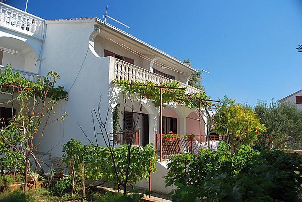 Two bedroom apartment with terrace Rogoznica (A-17907-a)