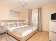 Schlafzimmer Kaštel Novi, Schlafzimmer in folgender Unterkunftsart room, Klimaanlage vorhanden und WiFi.