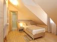 Hálószoba Kaštel Novi, Hálószoba szállásegység típusa room, légkondicionálás elérhető és WiFi .