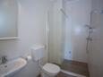 Badezimmer 1 Tučepi, Badezimmer 1 in folgender Unterkunftsart house, Haustiere erlaubt und WiFi.