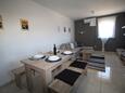 Salle à manger Novalja, Salle à manger dans l’hébergement en type apartment, WiFi.