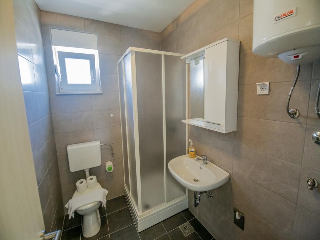 Two bedroom apartment with terrace and sea view Novalja, Pag  A-g
