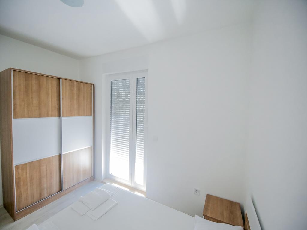 Two bedroom apartment with terrace and sea view Novalja, Pag  A-h