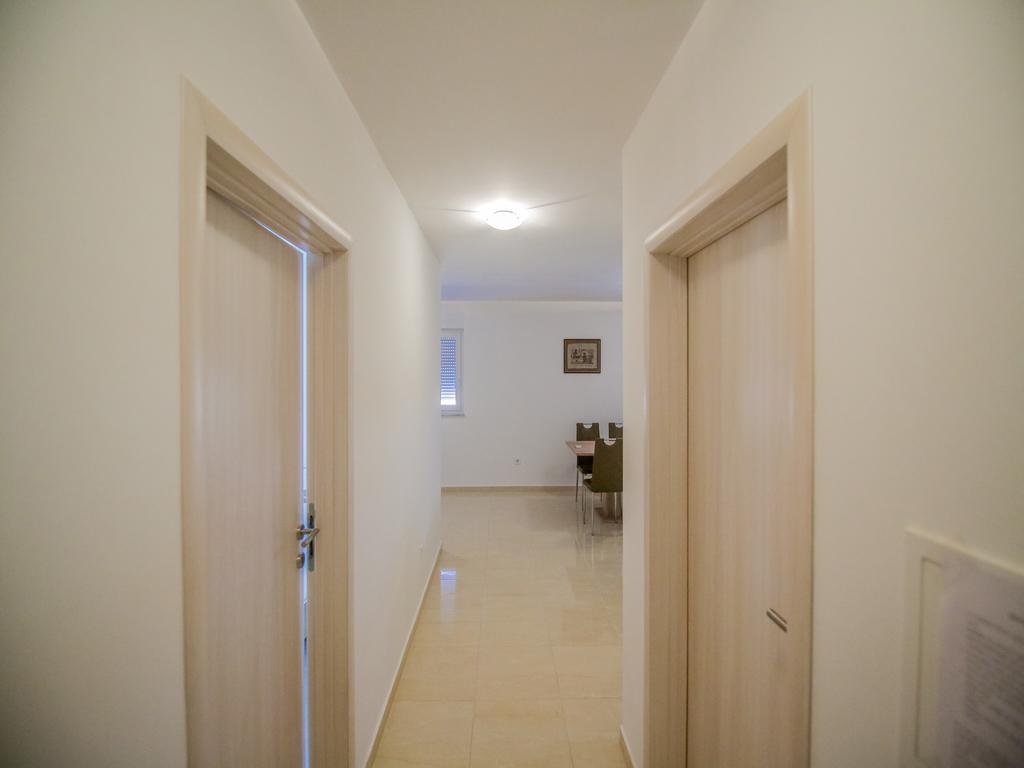 Two bedroom apartment with terrace and sea view Novalja, Pag  A-h