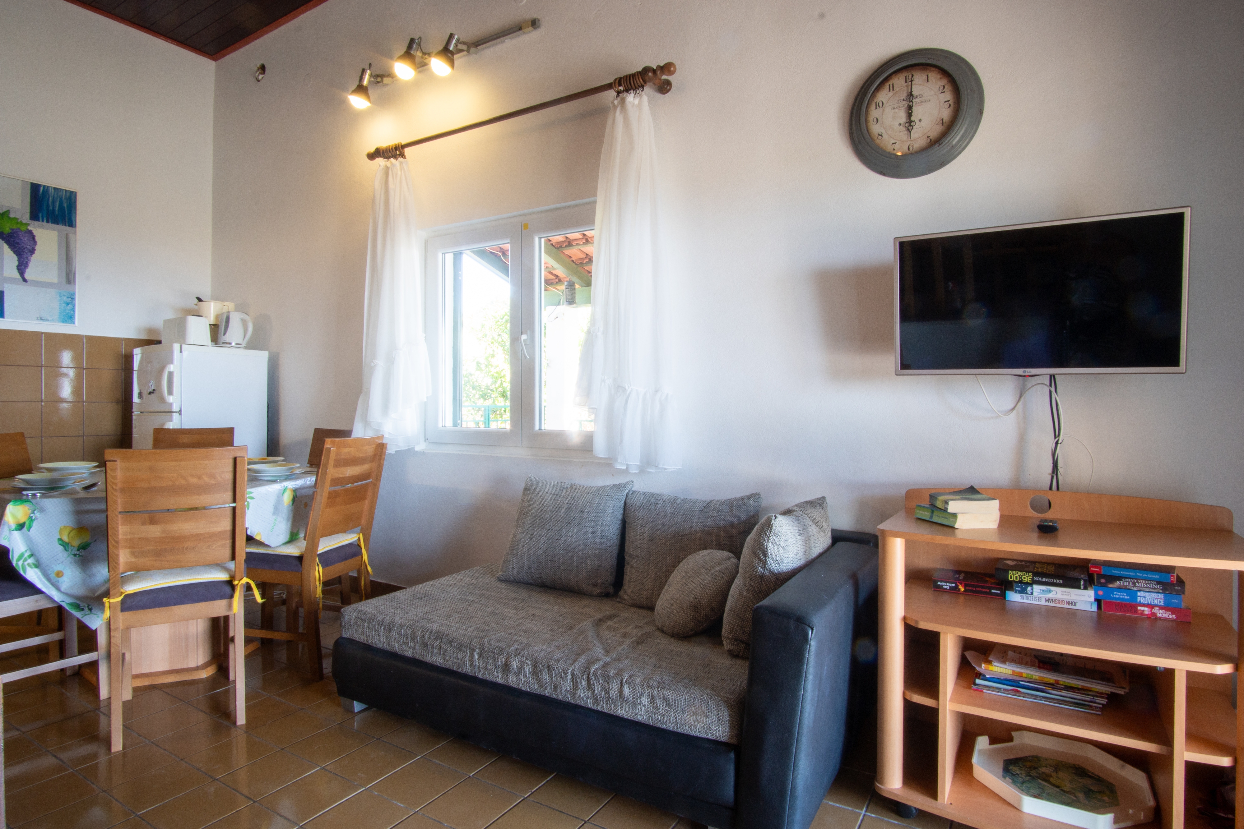 Three bedroom house with terrace and sea view Primošten (K-17979) Three bedroom house with terrace and sea view Primošten (K-17979)