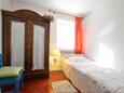Ložnice 4 Zlarin, Ložnice 4 v ubytování typu house, domácí mazlíčci povoleni a WiFi.