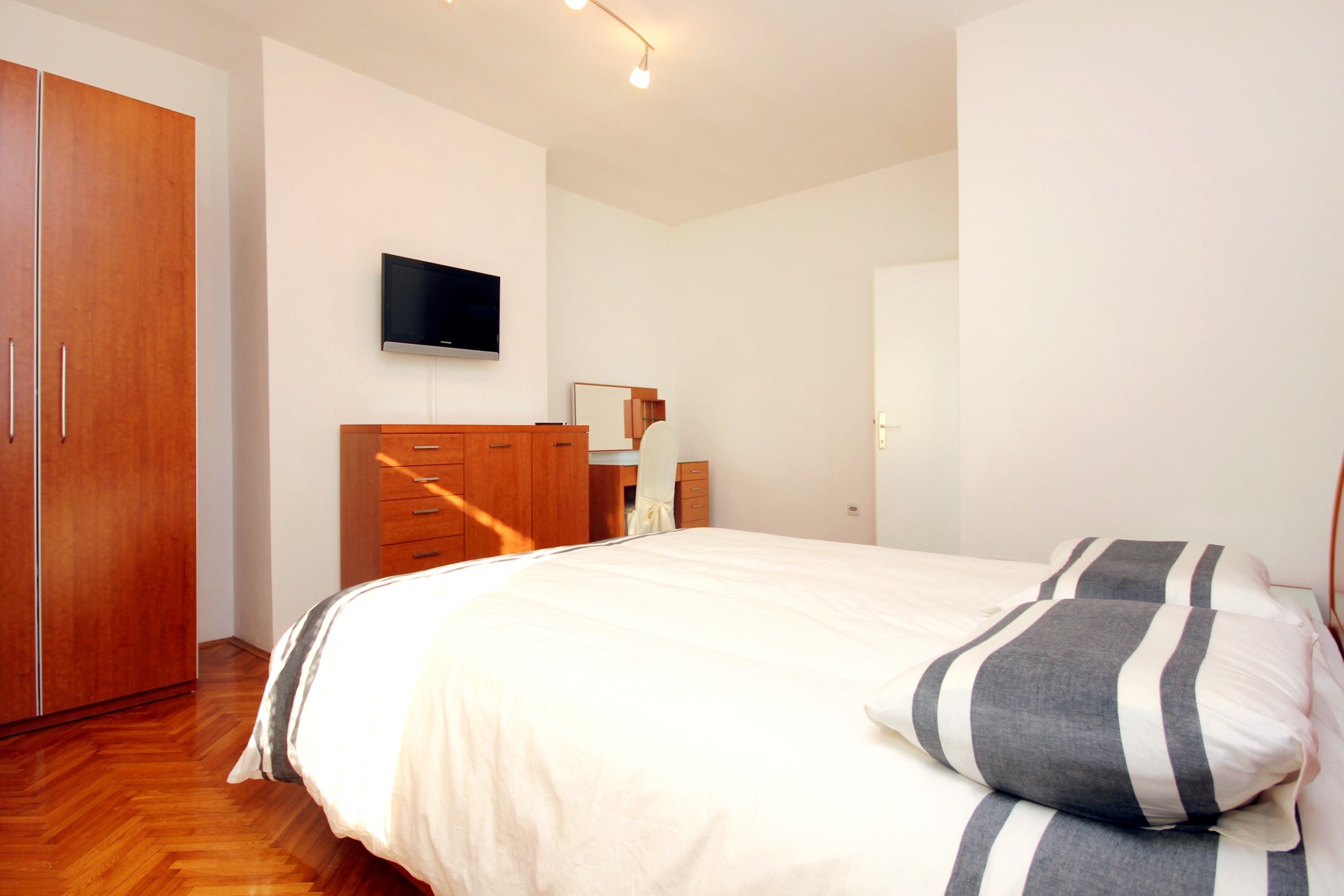 Three bedroom apartment with terrace Korčula  A-a