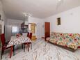 Jídelna Lopar, Jídelna v ubytování typu apartment, s klimatizací, domácí mazlíčci povoleni a WiFi.