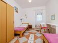Ložnice 2 Lopar, Ložnice 2 v ubytování typu apartment, domácí mazlíčci povoleni a WiFi.