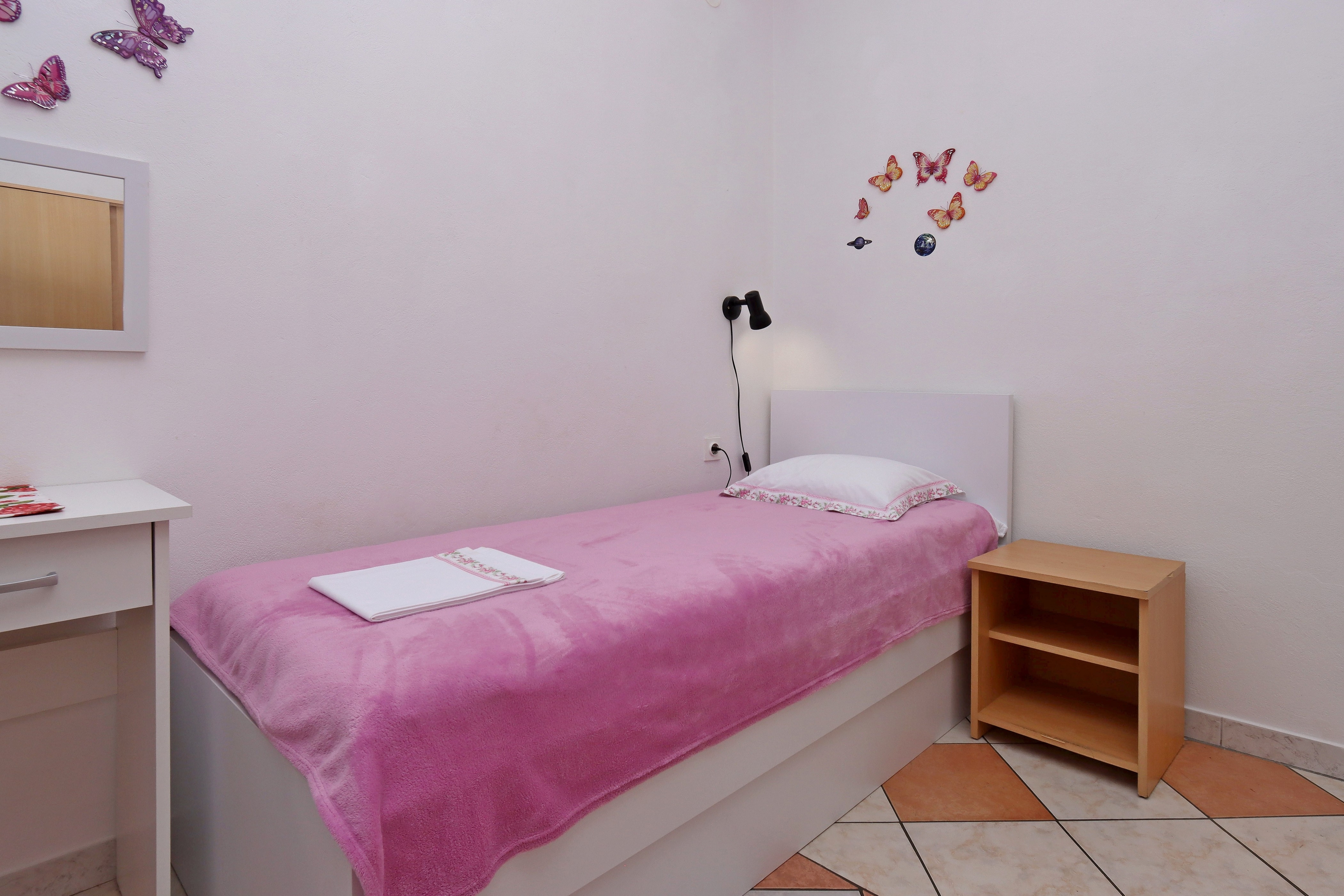 Two bedroom apartment with terrace and sea view Lopar, Rab  A-c