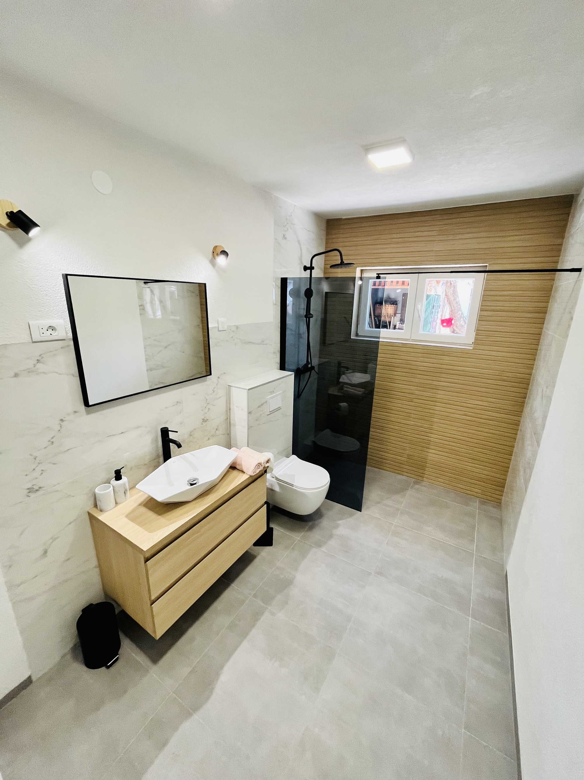 Two bedroom apartment with terrace Makarska  A-a