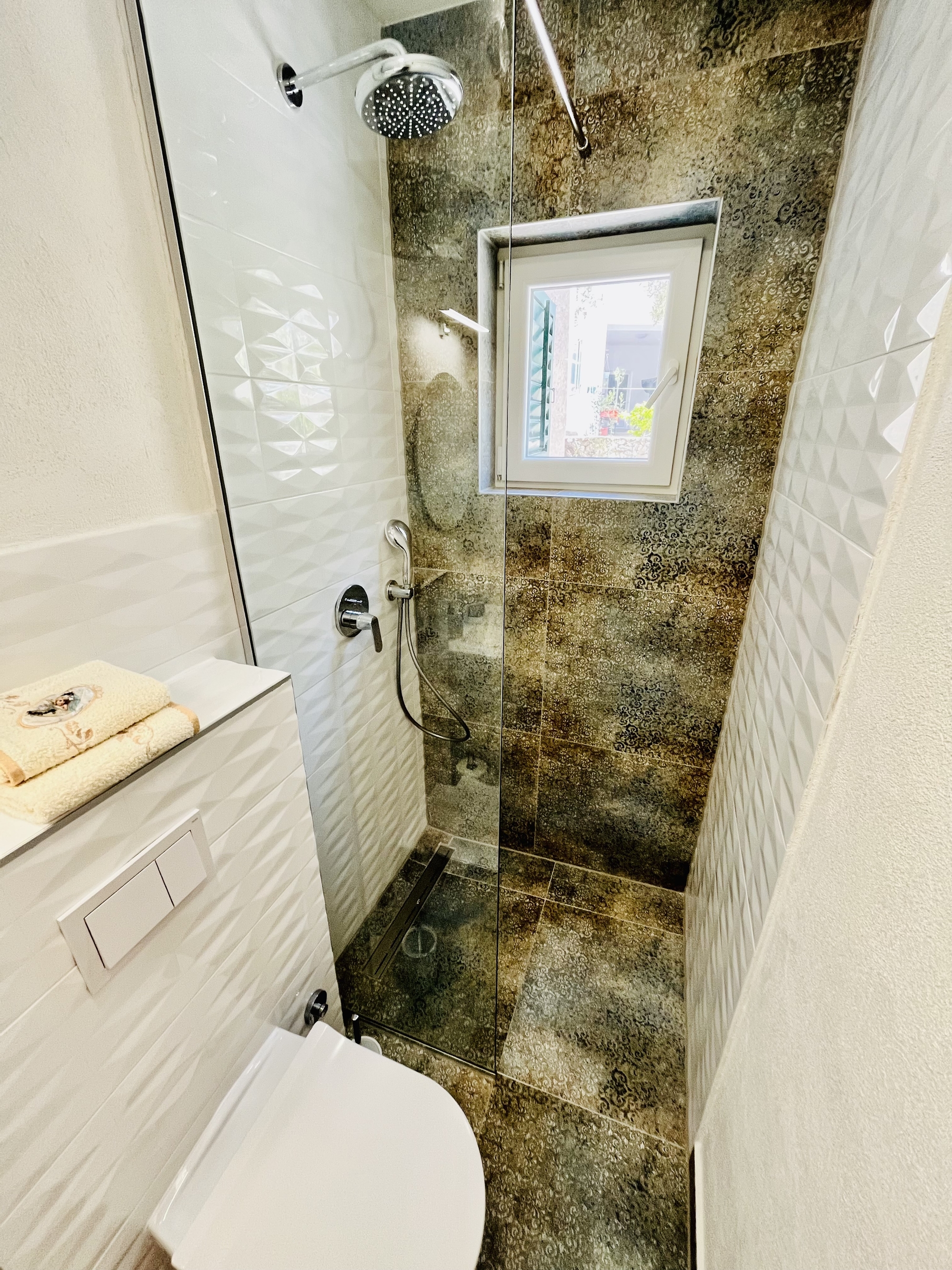 Two bedroom apartment with terrace Makarska  A-a