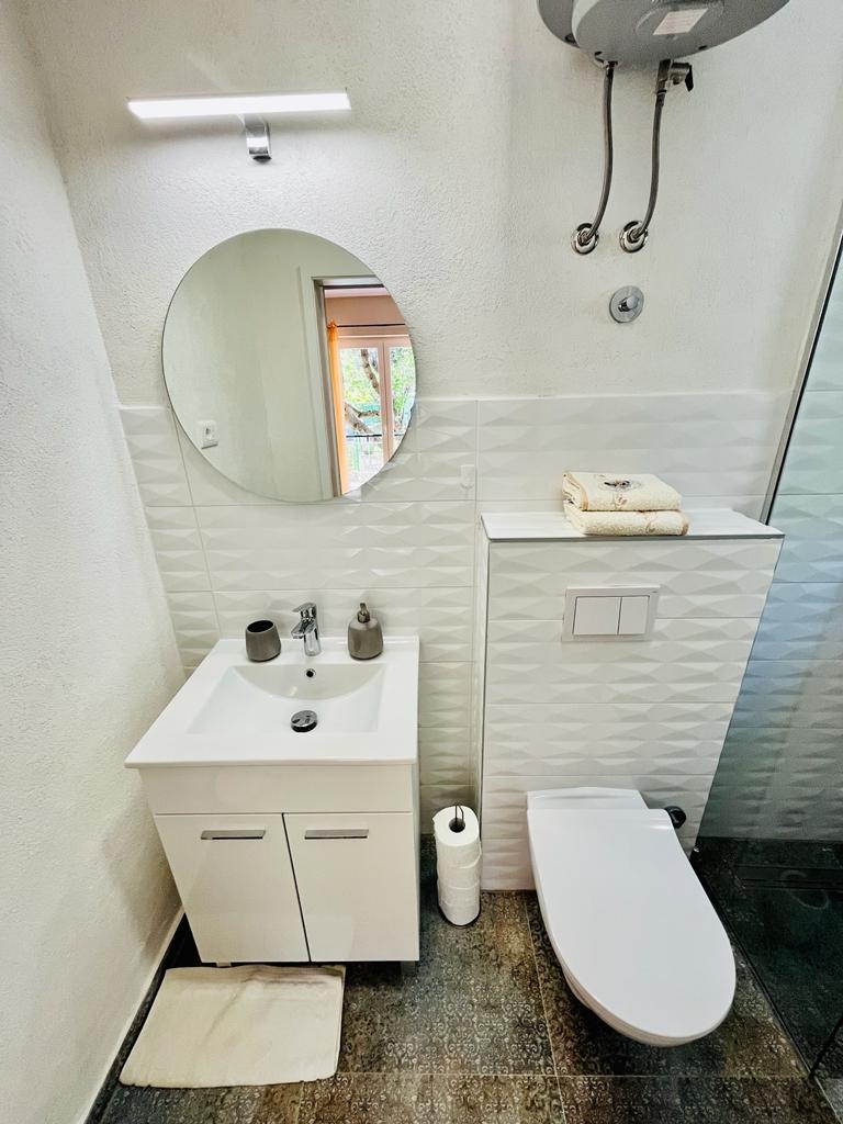 Two bedroom apartment with terrace Makarska  A-a