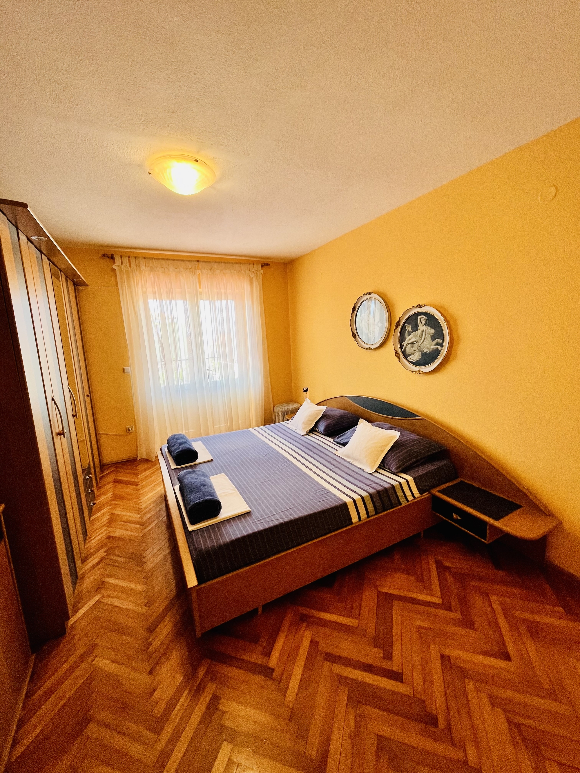 Two bedroom apartment with terrace Makarska  A-a