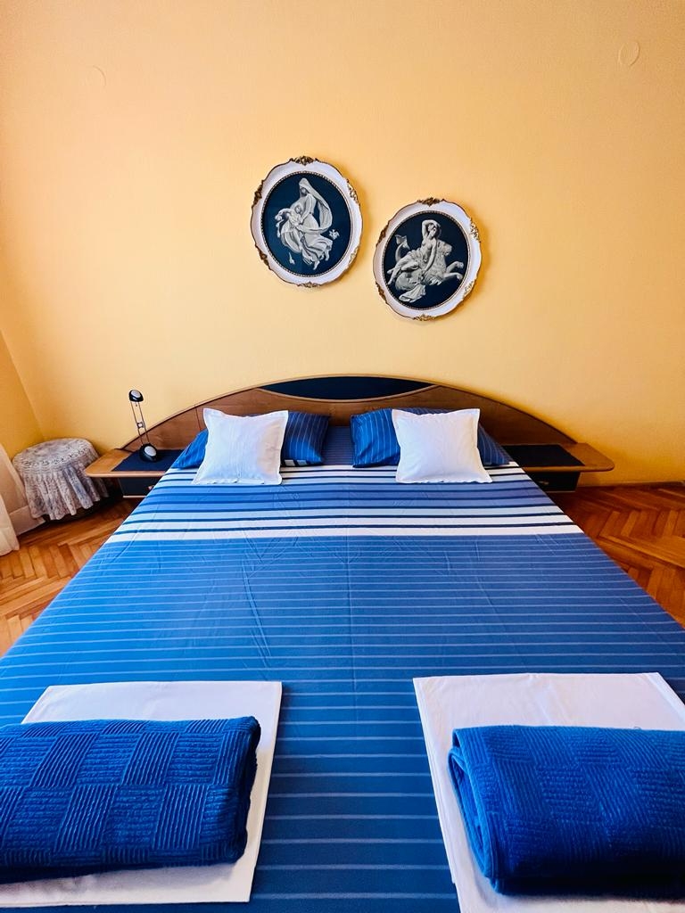Two bedroom apartment with terrace Makarska  A-a