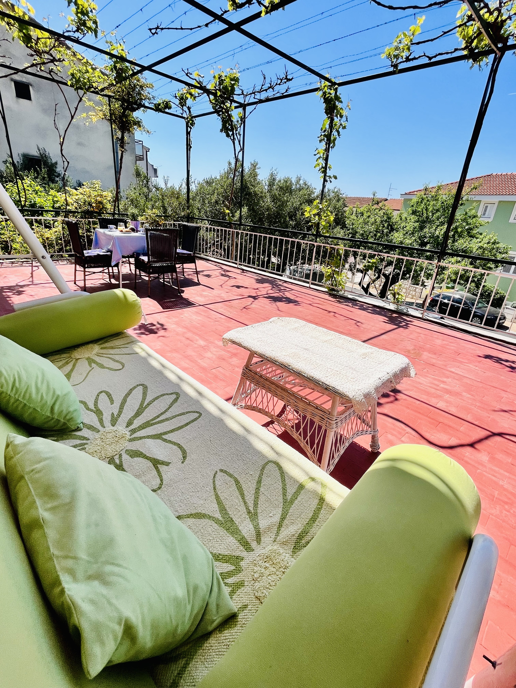 Two bedroom apartment with terrace Makarska  A-a