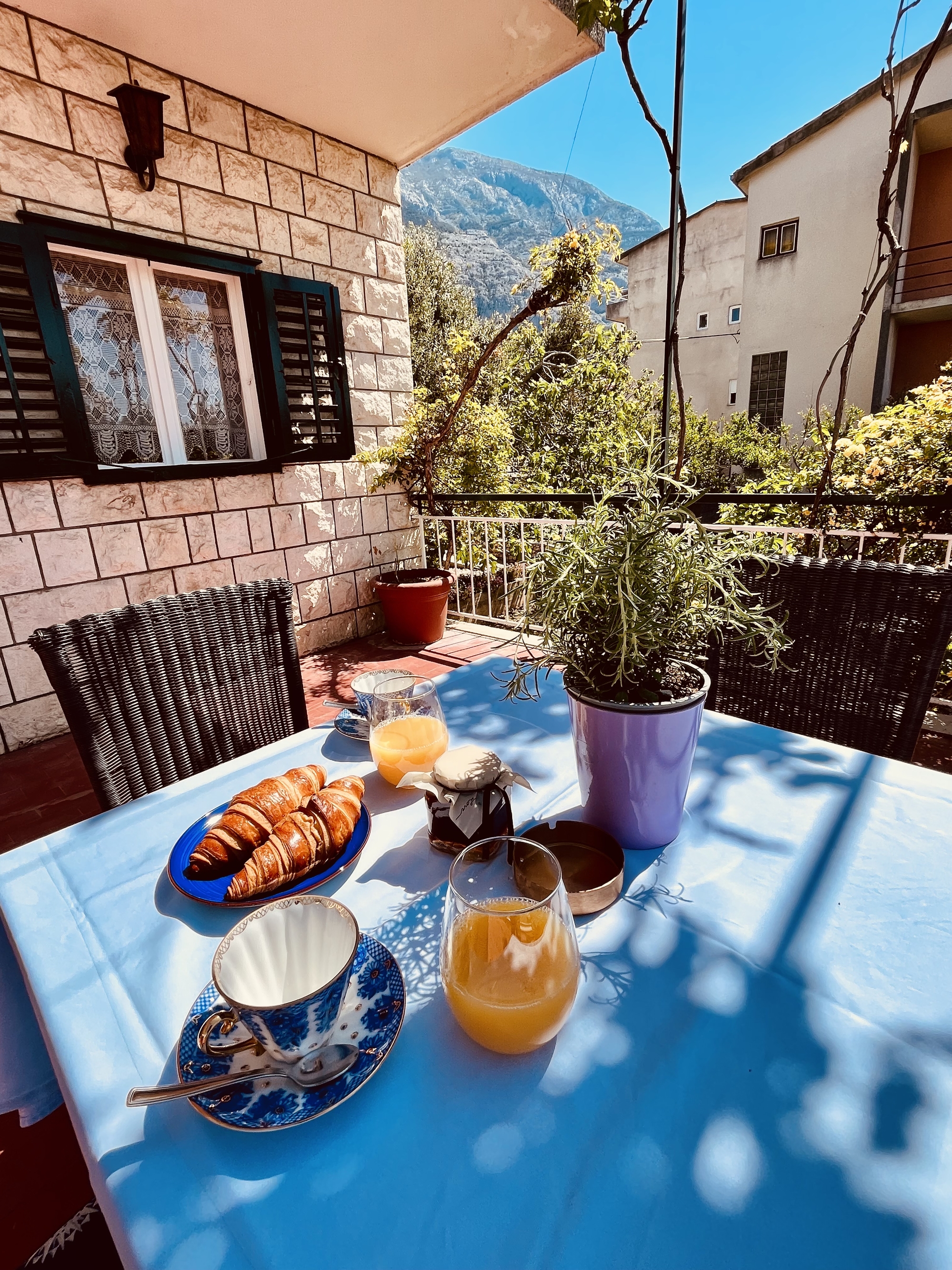 Two bedroom apartment with terrace Makarska  A-a