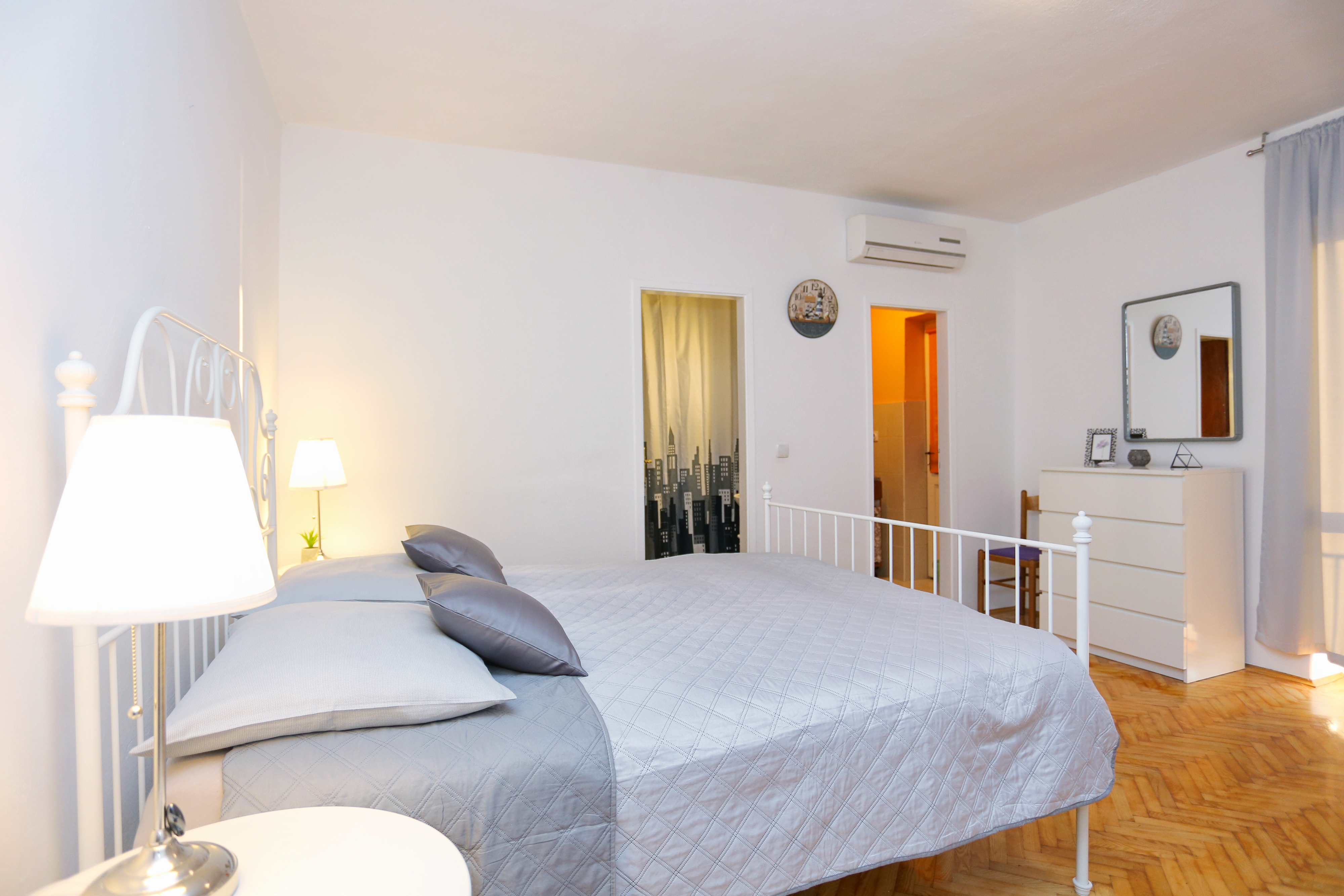 Room with balcony and sea view Makarska  S-a