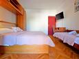 Starigrad, Ložnice v ubytování typu studio-apartment, s klimatizací a WiFi.