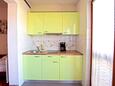 Starigrad, Kitchen in the studio-apartment, WiFi.