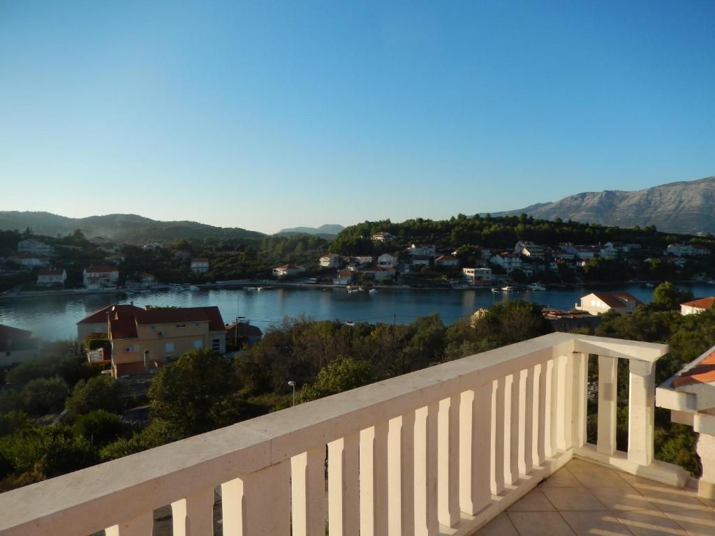 One bedroom apartment with terrace and sea view Lumbarda, Korčula  A-c