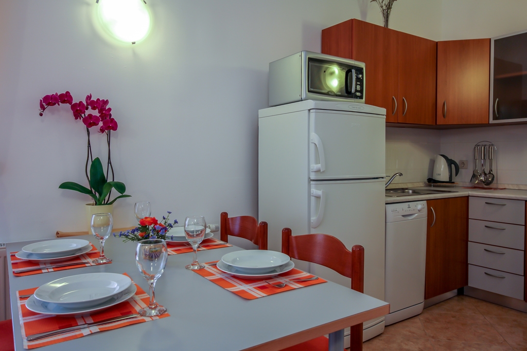 Two bedroom apartment with terrace and sea view Neviđane, Pašman  A-a