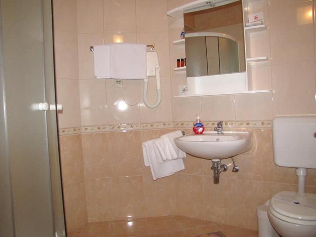 Two bedroom apartment with terrace and sea view Neviđane, Pašman  A-b