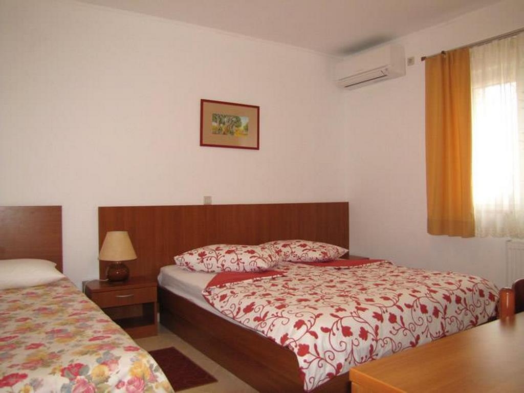 Two bedroom apartment with terrace and sea view Neviđane, Pašman  A-b