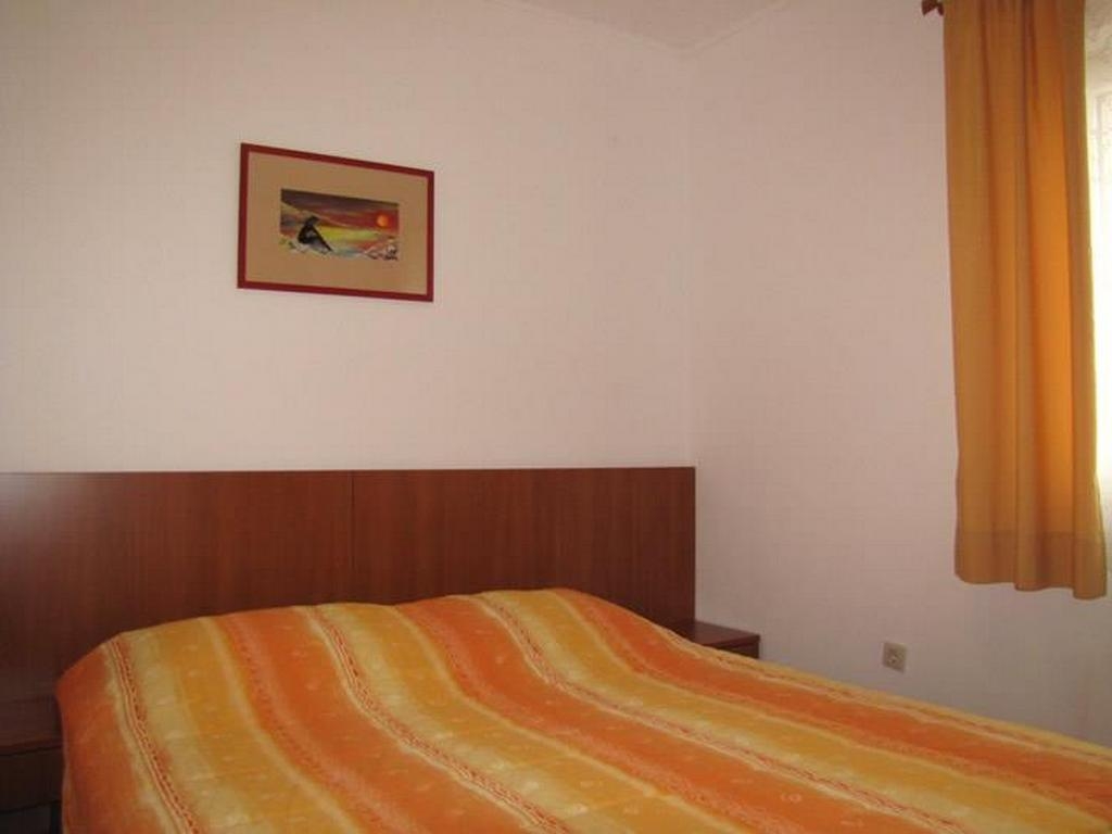 Two bedroom apartment with terrace and sea view Neviđane, Pašman  A-b
