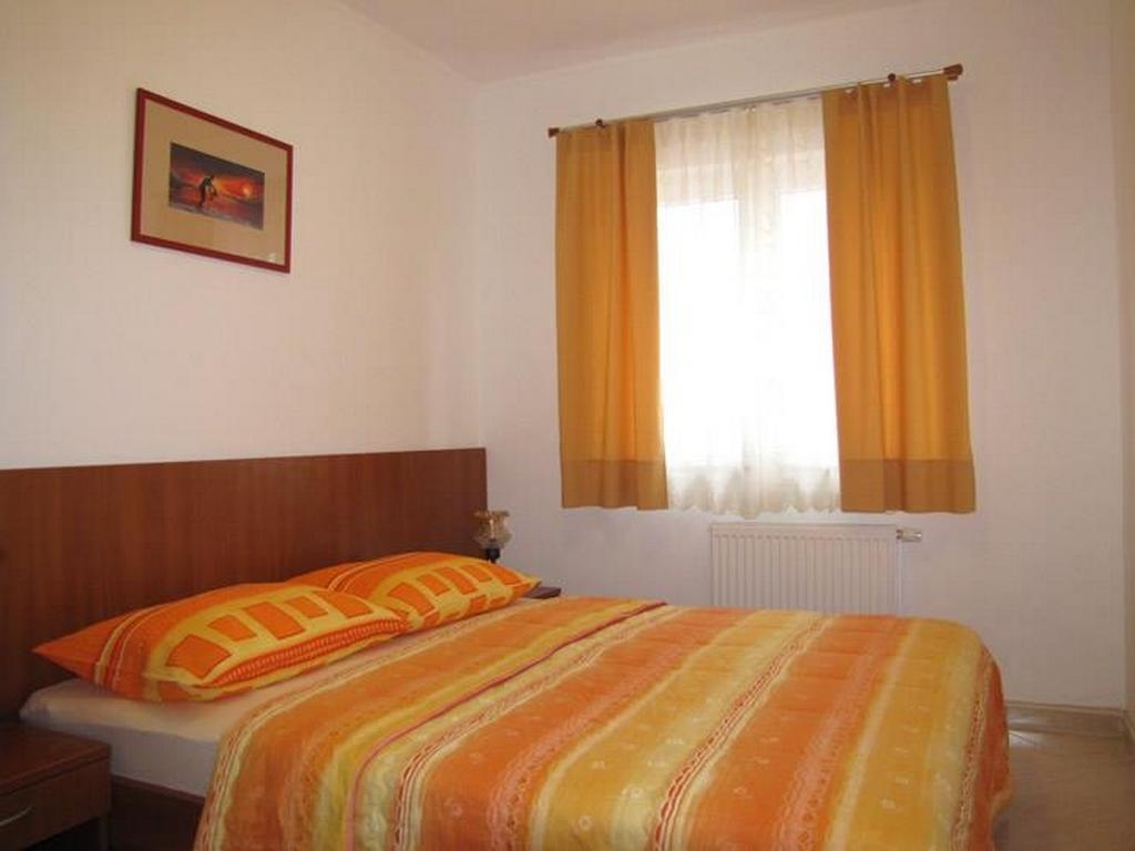 Two bedroom apartment with terrace and sea view Neviđane, Pašman  A-d