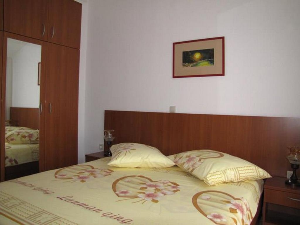 One bedroom apartment with terrace and sea view Neviđane, Pašman  A-e