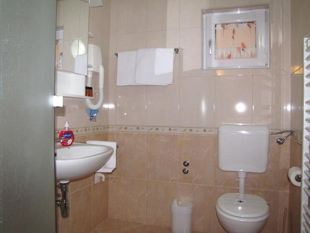 One bedroom apartment with terrace and sea view Neviđane, Pašman  A-f