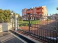 Neviđane, Pašman, Parking 18054 - Appartement avec une plage de sables.