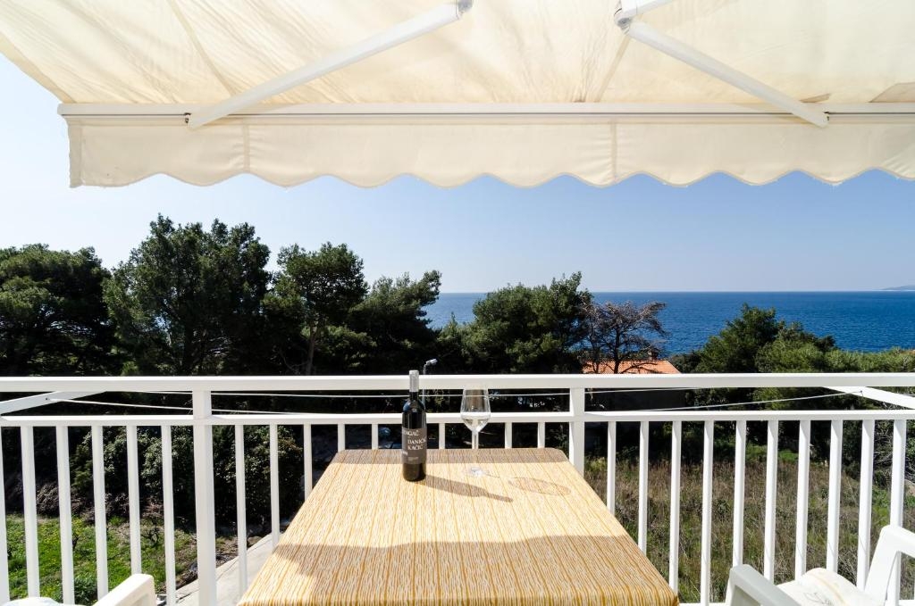 One bedroom apartment near beach Dingač - Borak, Pelješac  A-c