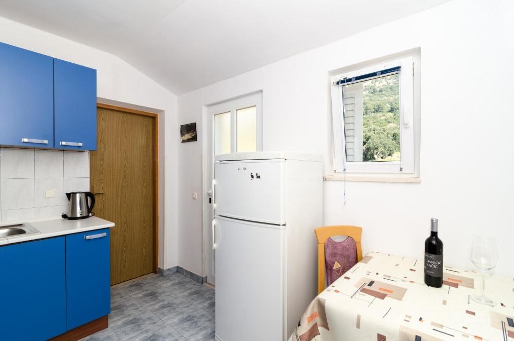 Two bedroom apartment near beach Dingač - Borak, Pelješac  A-d