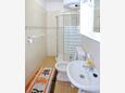 Bibinje, Bathroom in the studio-apartment, WiFi.